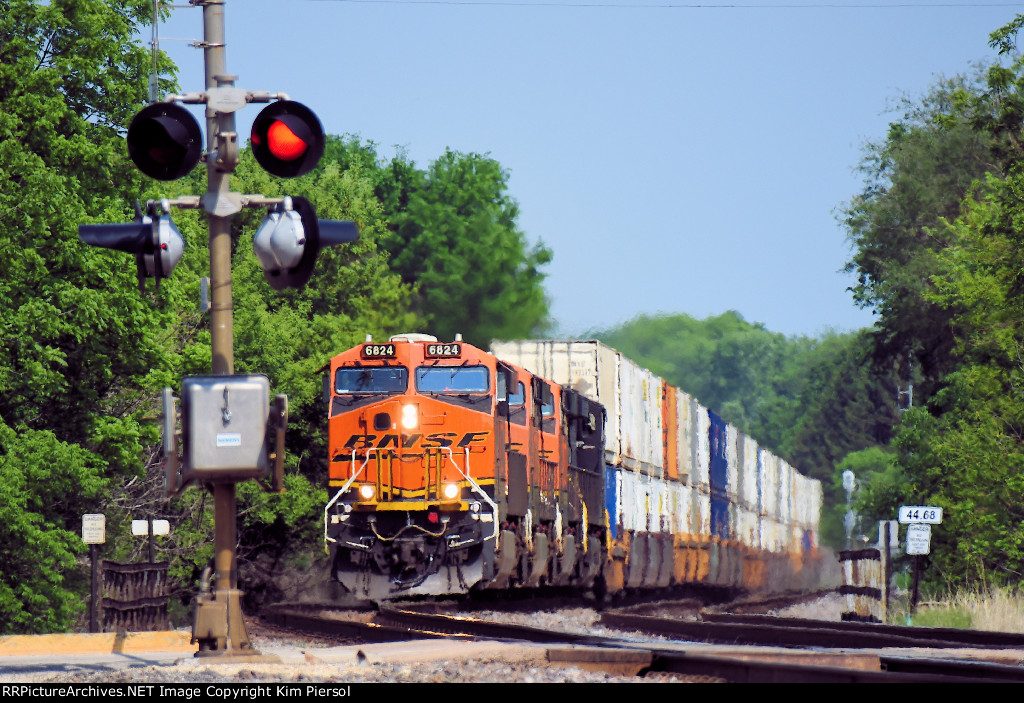 BNSF 6824